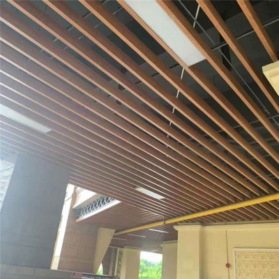 餐厅木色组合铝方通吊顶