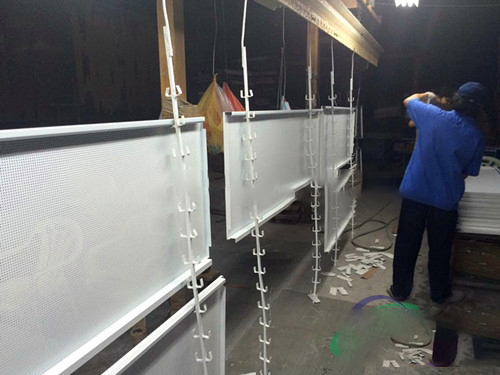 传祺4S店吊顶装修材料镀锌铁板-铝天花